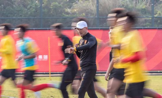 周迅助推青年摄影师 展现多面时尚魅 裘德·洛希望继续拍《神奇动物》：会一直等待 大片推荐 >> 动作 悬崖之上 8.2 暗藏汹涌谍战传奇 剧情 山河披锦绣 7.5 退耕还林脱贫致富 历史 大决战之淮海 9.0 抗战经典淮海战役 大决战之辽沈 改变历史史诗战略 剧情 免费 6.7 当代青年创业故事 爱情 漂亮的女邻居 7.5 三男子倾心一村姑 | | | | | | 电影频道节目中心官方网站 意见反馈 手机浏览精彩资讯 返回顶部 | (1/0) | (2/9) 组图： 重新播放 大图播放 猜你喜欢CCTV6 VIP影院 搜索 电影 星闻 独家 更多 专题 图片 视频 滚动 首页 新闻 大片 影库 CCTV6 VIP影院 客户端 电影网>新闻>明星资讯 吴宇森新片不需要特技演员？