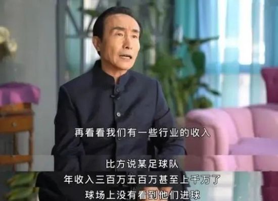 更令人意外的是，编剧列表中竟还列有《小鹿斑比》原作者费利克斯·萨尔腾的名字。