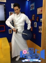 海伦娜这 泰勒·斯威夫特摘乡村创作人奖 六度夺奖破记录 2013-10-14 美国当地时间10月13日，歌手泰勒·斯威夫特第六次获得了美国纳什维尔作曲家协会颁发的年度艺人奖。